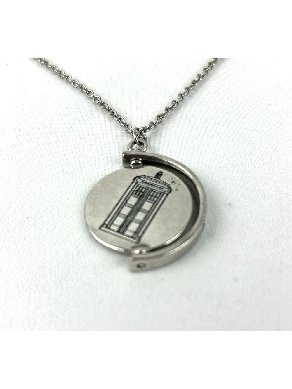 Brilliant BBC Doctor Who Reversible Tardis Silver Colored Necklace 2018